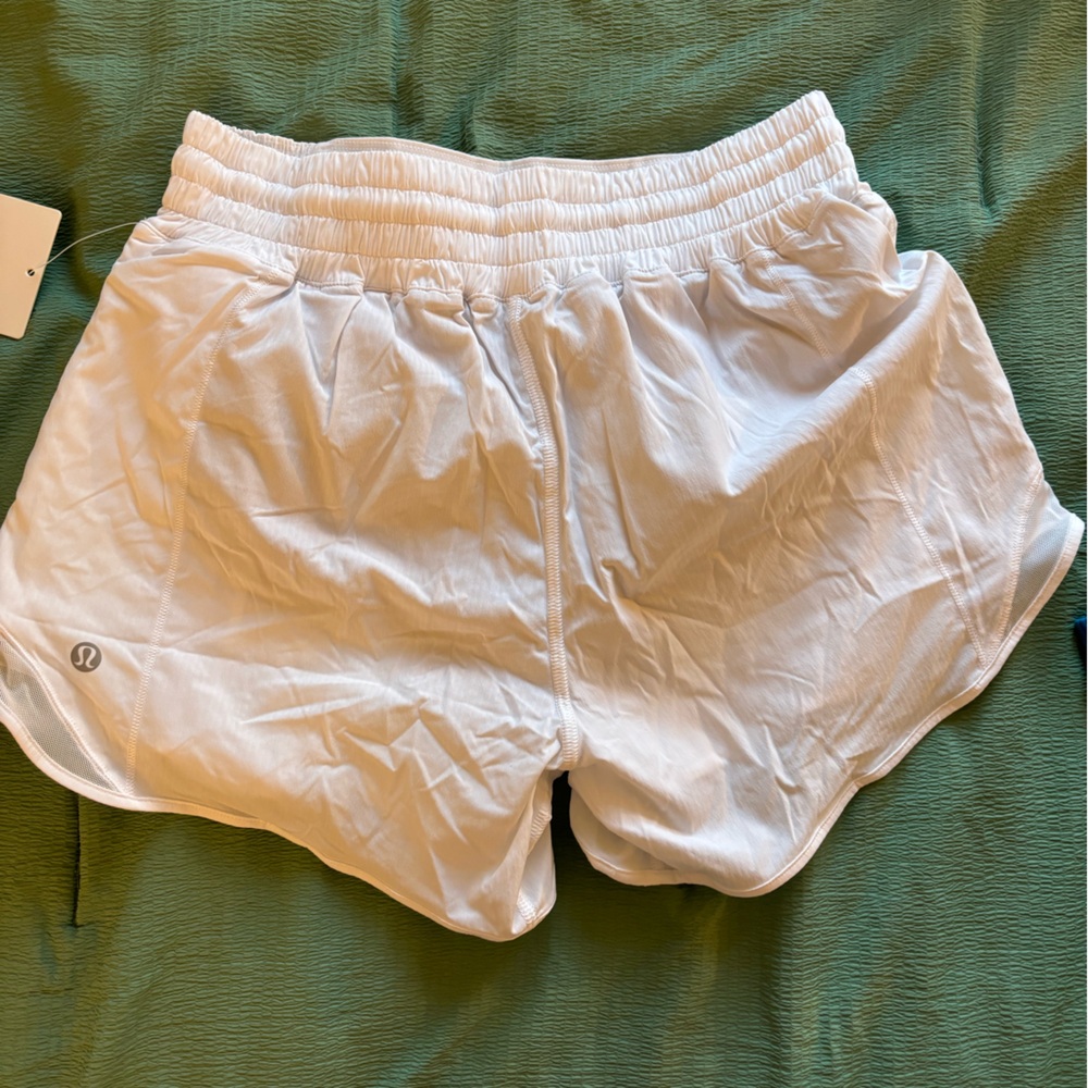 Lululemon 4 inch Hotty Hot Short high rise